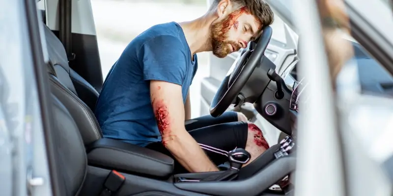 ¿Por qué los conductores ebrios tienen más probabilidades de sobrevivir a los accidentes que provocan?